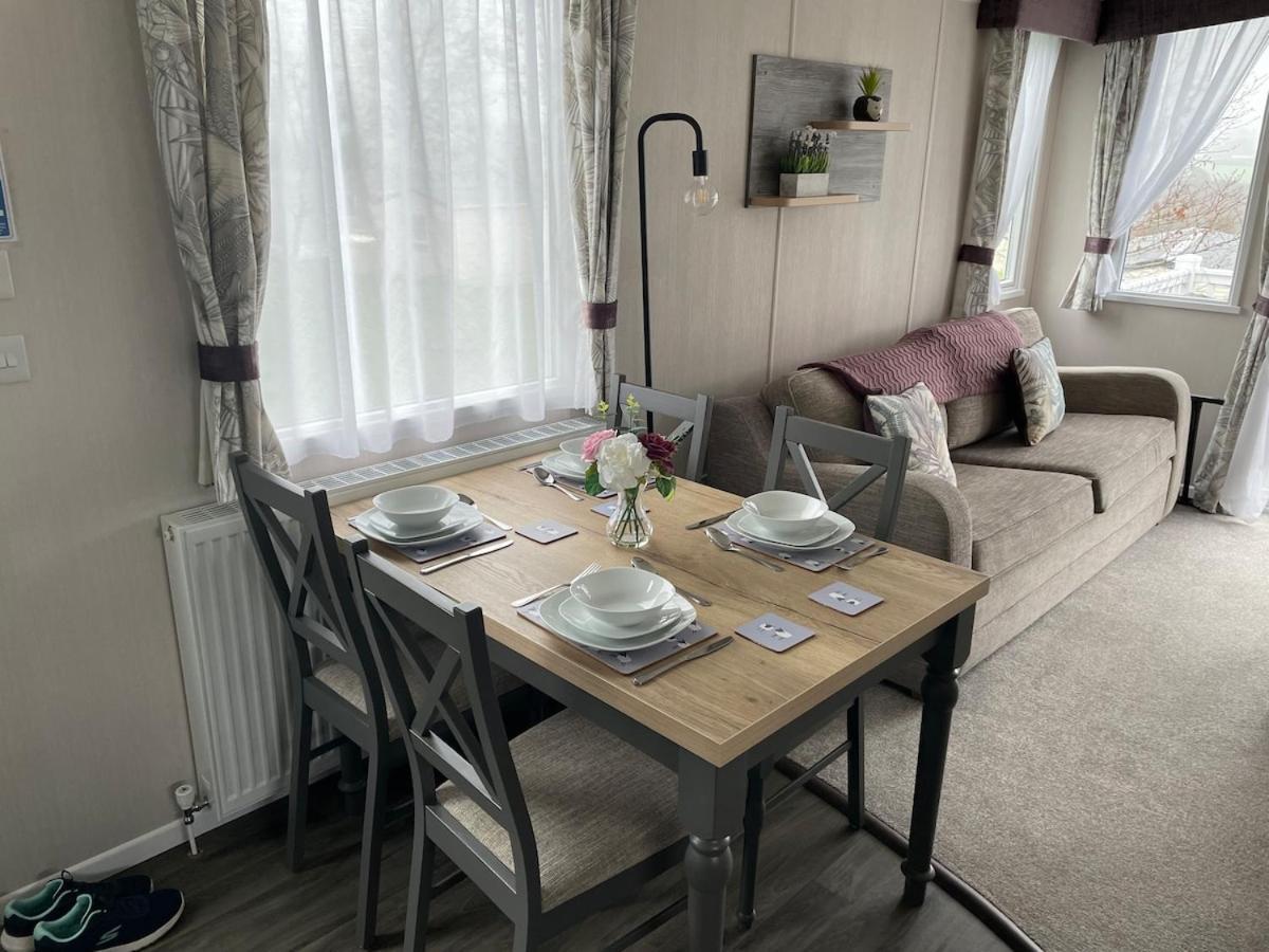 Luxury Caravan Cornwall Sleeps 4 Countryside View St Austell Exterior foto